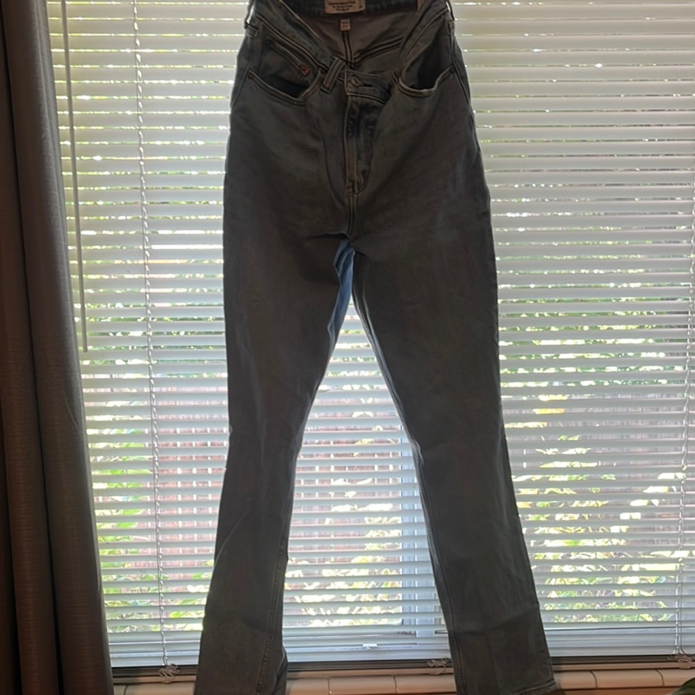 Abercrombie & Fitch The ‘90s Slim Straight Ultra High Rise Curve Love Denim